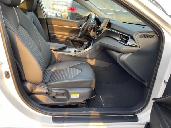 Toyota Camry SE 2.5L Model 2023 - Image 13
