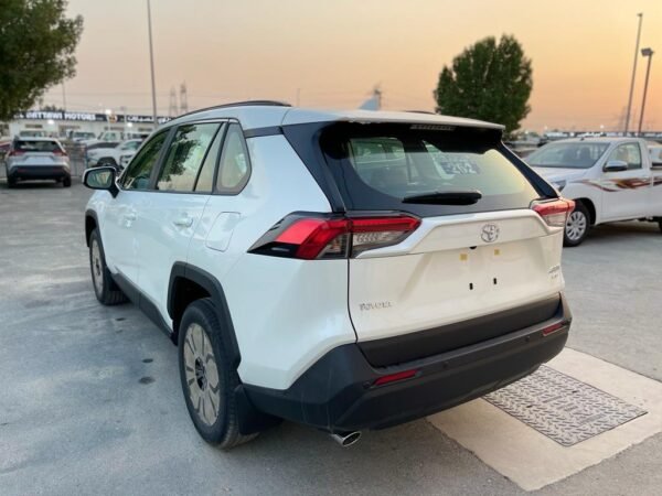 Toyota RAV4 2.5L 4WD GLE AT with Radar GCC Spec’s (2022 Model) - Image 3