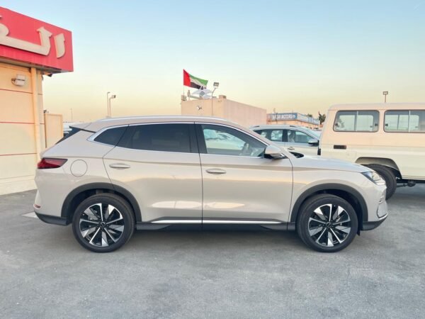 BYD Song PLUS New Energy 2025 EV 605KM flagship model - Image 11