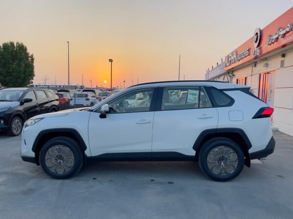 Toyota RAV4 2.5L 4WD GLE AT with Radar GCC Spec’s (2022 Model) - Image 6