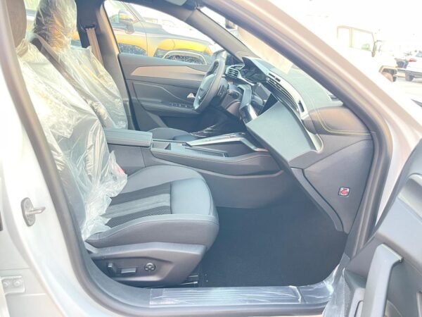 PEUGEOT 408 GT Line (2025 Model) White Color - Image 19