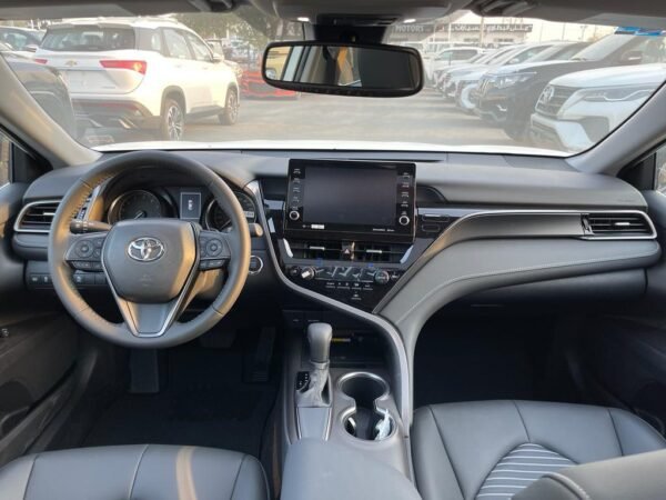 Toyota Camry SE 2.5L Model 2023 - Image 11