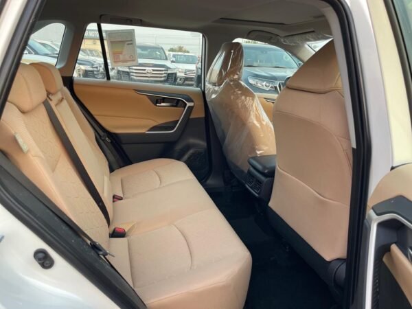 Toyota RAV4 2.5L 4WD GLE AT with Radar GCC Spec’s (2022 Model) - Image 14