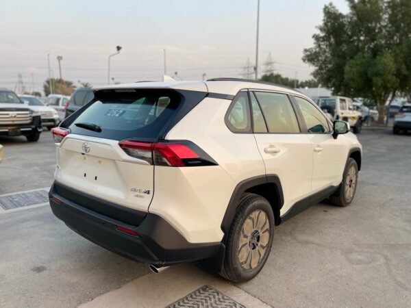 Toyota RAV4 2.5L 4WD GLE AT with Radar GCC Spec’s (2022 Model) - Image 17