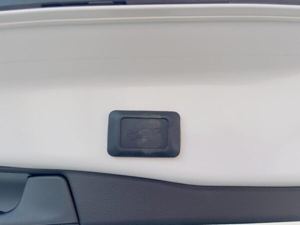 Toyota RAV4 2.5L 4WD GLE AT with Radar GCC Spec’s (2022 Model) - Image 18
